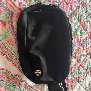EUC Lululemon Belt Bag Black/Gold